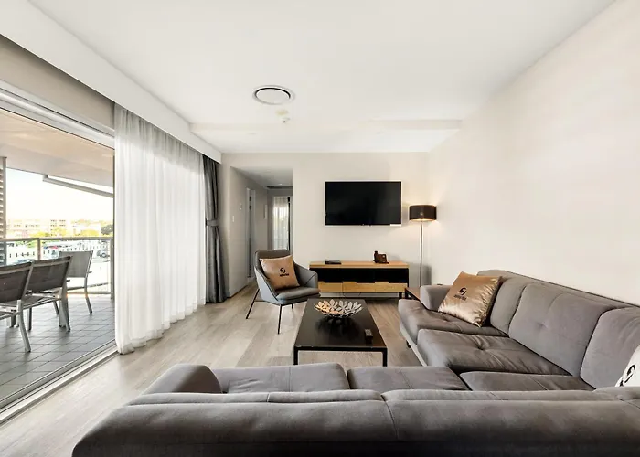 Jephson Hotel & Apartments