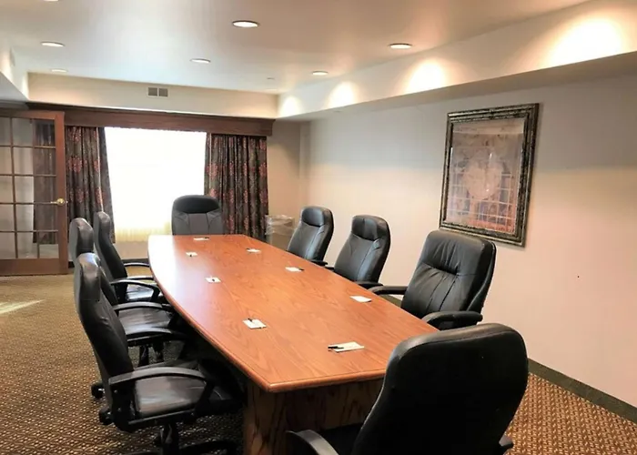 Holiday Inn Express & Suites Zion By Ihg - Great Lakes-Free Breakfast And Naval Base Shuttle