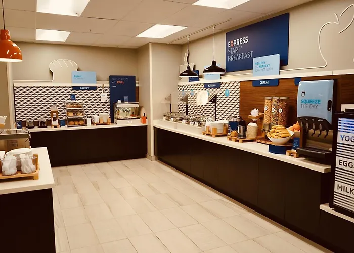 Holiday Inn Express & Suites - Aurora Medical Campus By Ihg