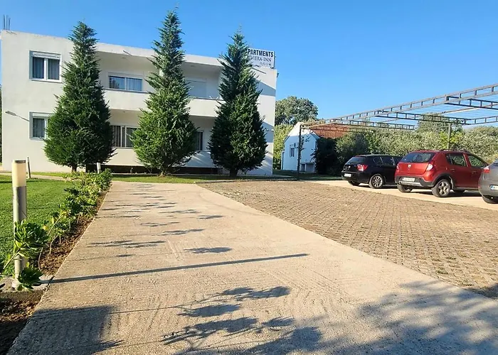 Riviera Inn Apartments