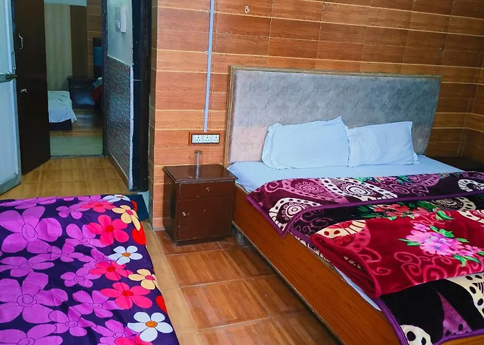 Hotel Holiday Plaza Dalhousie - Near Ghandhi Chowk Mall Road