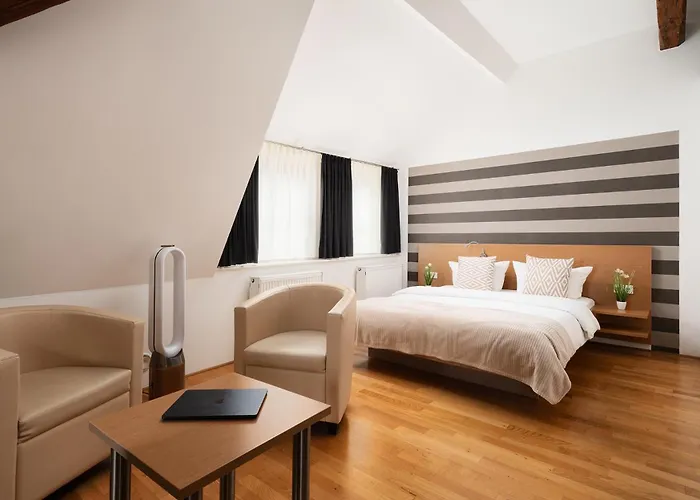 Hotel CampusZwei Komfortable Doppelzimmer&Apartments mit Küche Zentral in Ludwigsburg ideal für Business&Langzeitaufenthalte 24h Check in Kinder bis 14 Jahre übernachten kostenlos