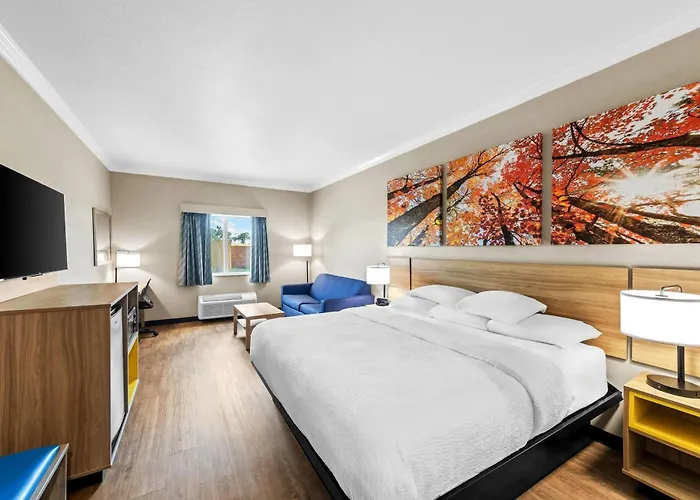 Days Inn By Wyndham Rockdale Texas
