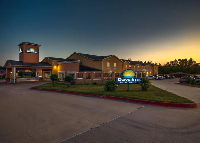 Days Inn By Wyndham Rockdale Texas