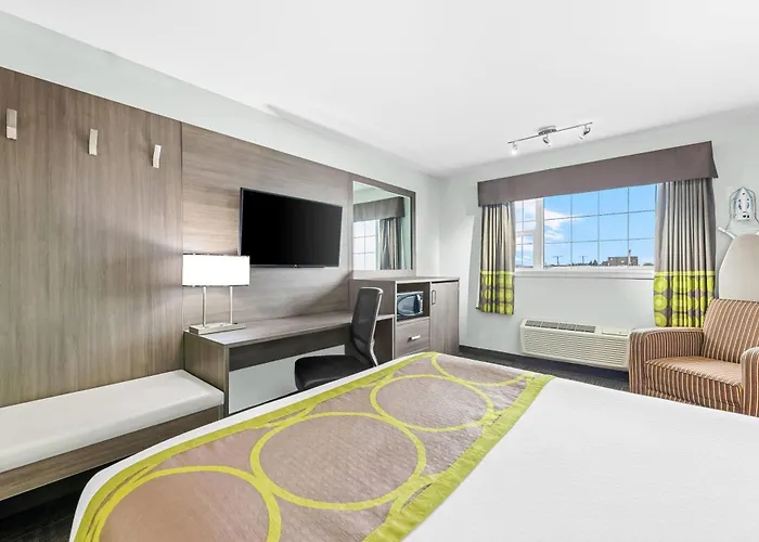 Super 8 By Wyndham Saskatoon Near Saskatoon Airport