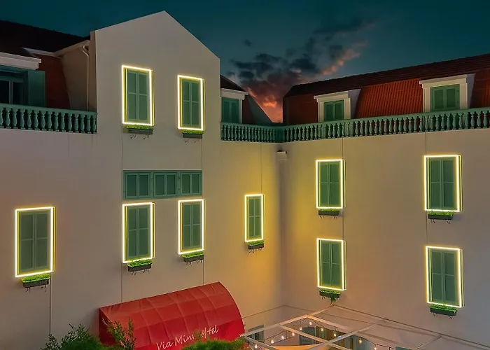 Via Mina Hotel