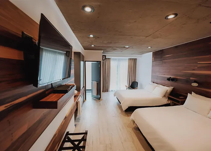 La Urumpta Hotel, Aken Mind