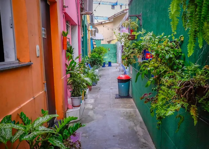 Nomads Hostel Multicultural & Coworking