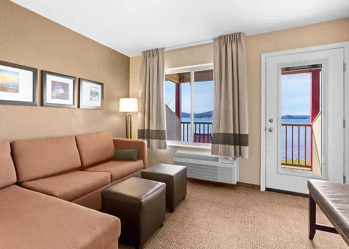 Comfort Inn & Suites Munising-Lakefront