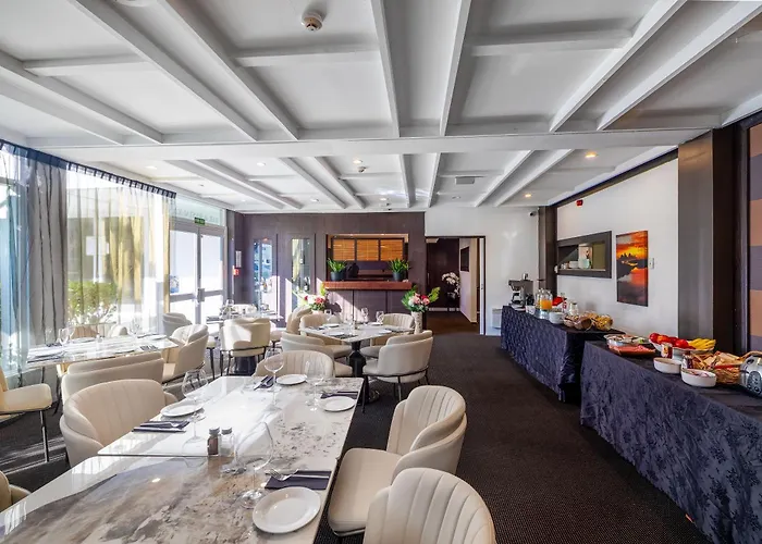 Grand Riccarton Hotel