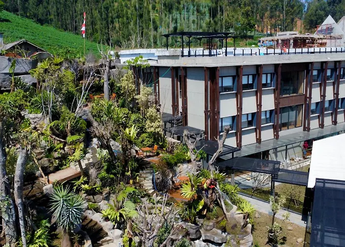 Jambuluwuk Bromo Poshtel