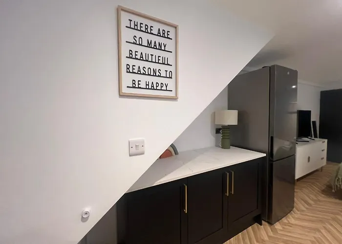 Eleven On Dragon - Boutique Hotel Rooms & Studio Apartment
