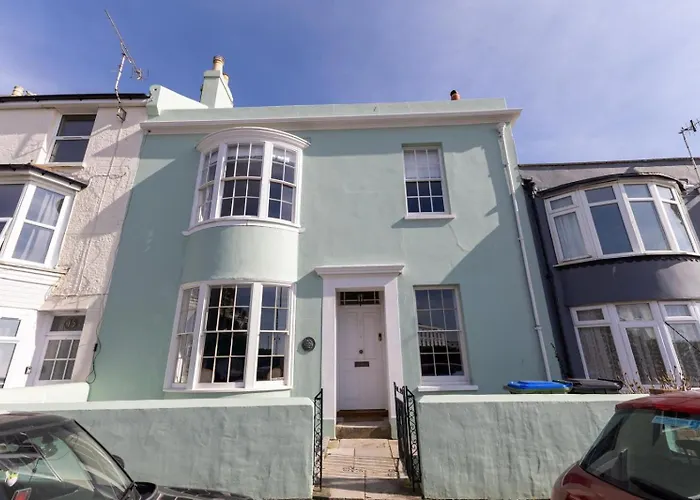 2 Seaside Bedroom Home, Garden, 6 Guests, Parking, Contractors-Families Welcome