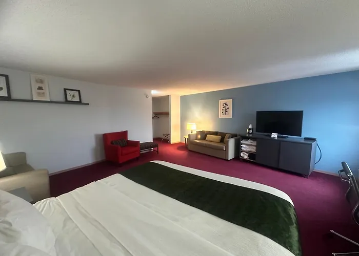 Pictured Rocks Inn And Suites