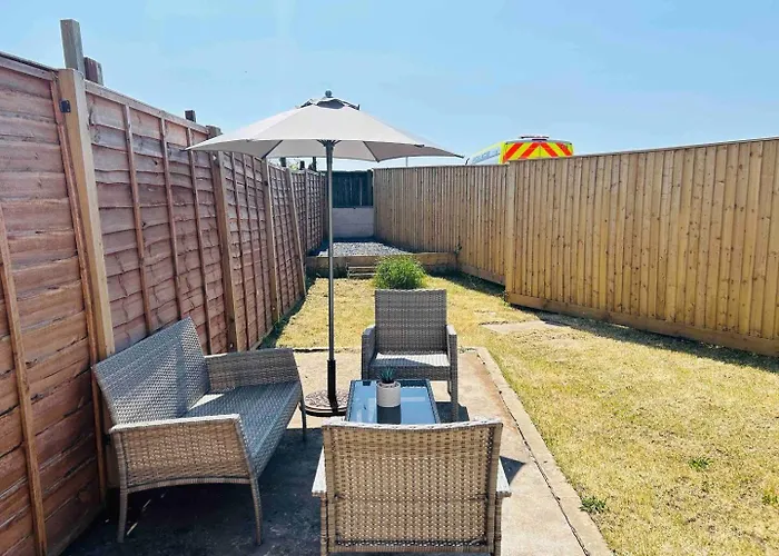 3 Bedroom House In Port Talbot With Parking And Sea View