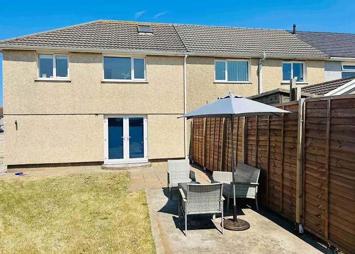3 Bedroom House In Port Talbot With Parking And Sea View
