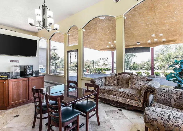 Rodeway Inn & Suites Canyon Lake-Menifee West
