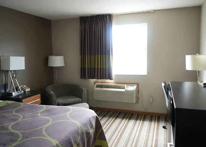 Watseka 24 Inn & Suites