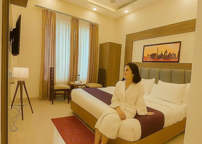 Hotel Woodlarq Inn Zirakpur !! Family Friendly ! Perfect For Group Stays ! Affordable Luxury Stay In Chandigarh