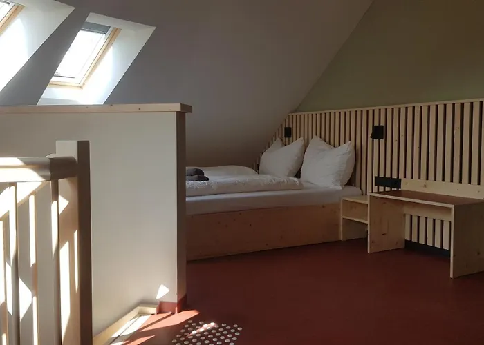 Anna und Sascha, Hotel und Café