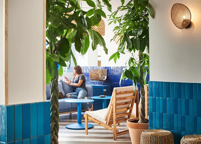 Hotel Chromatics & Restaurant Hill Club By Happyculture