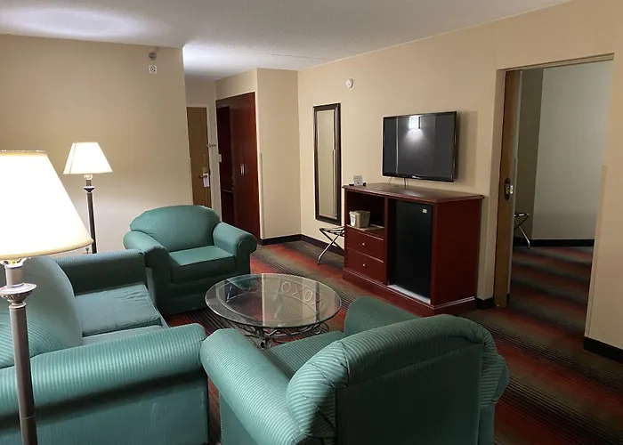 Ramada By Wyndham Rochelle Park Near Paramus