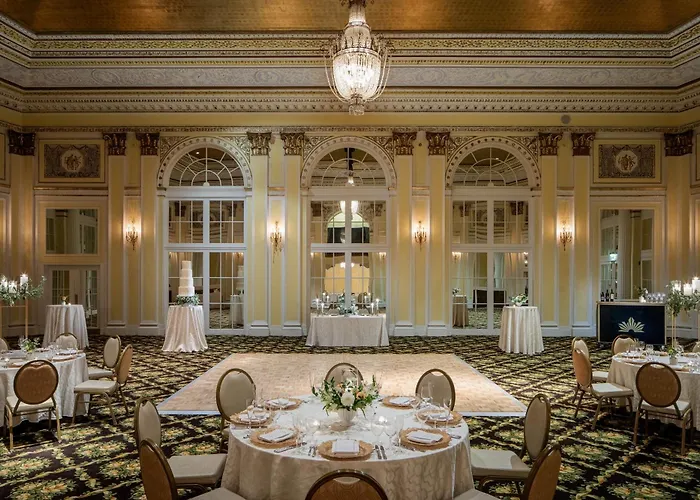 Amway Grand Plaza Hotel, Curio Collection By Hilton
