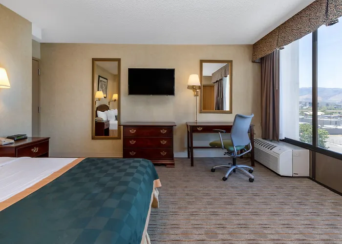 Ramada By Wyndham Reno Hotel & Casino