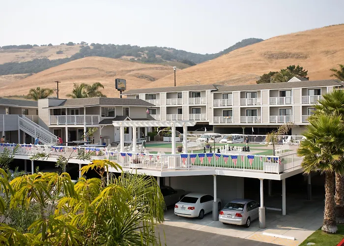 Pismo Lighthouse Suites