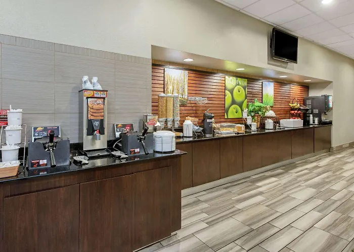La Quinta Inn & Suites By Wyndham New Orleans Airport