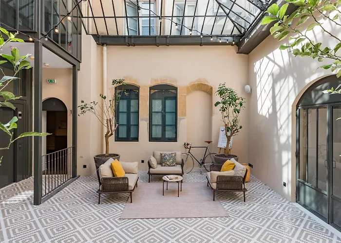 Le Phenix Hotel