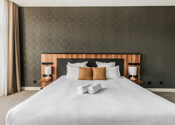 Le Phenix Hotel