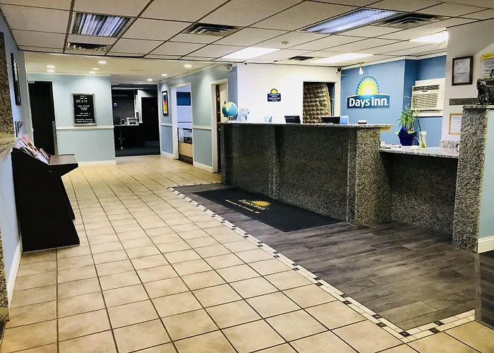 Days Inn By Wyndham Livonia Canton Detroit