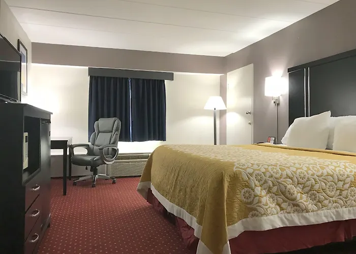 Days Inn By Wyndham Livonia Canton Detroit