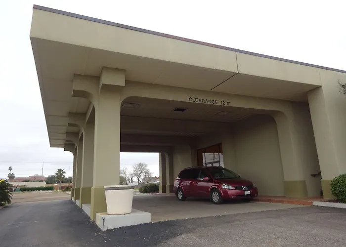 Days Inn By Wyndham Victoria Tx East