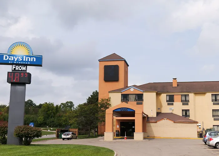Days Inn By Wyndham Flint/Bishop International Airport