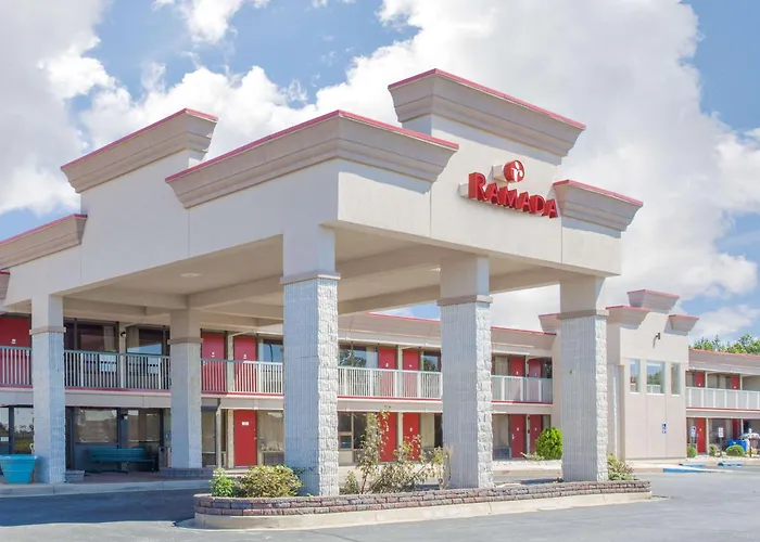 Ramada By Wyndham Edgewood Hotel & Conference Center
