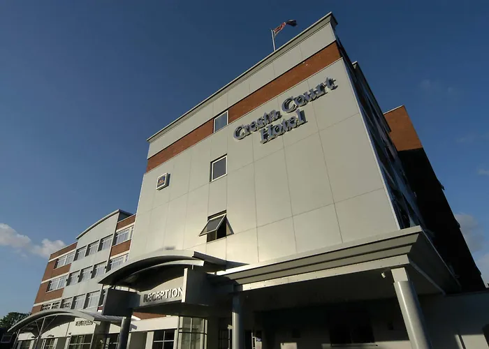 Cresta Court Hotel