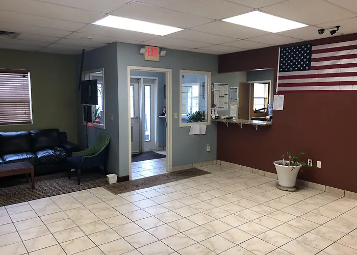 Economy Inn North Randall