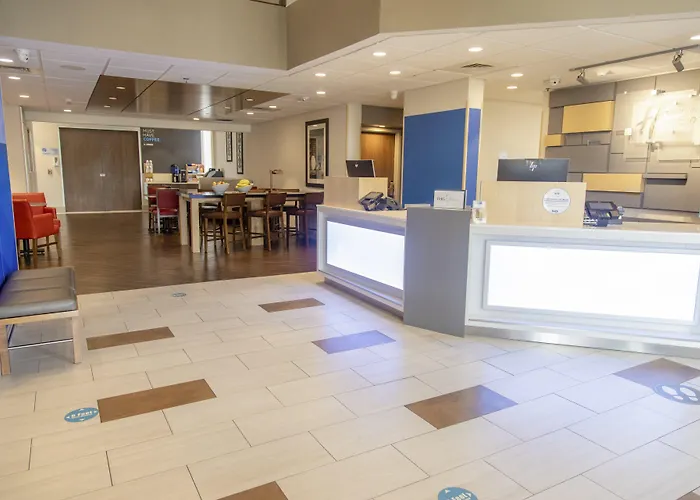 Holiday Inn Express Marshfield - Springfield Area By Ihg