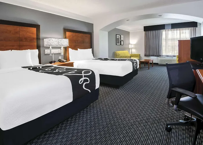 La Quinta Inn & Suites By Wyndham San Antonio Riverwalk