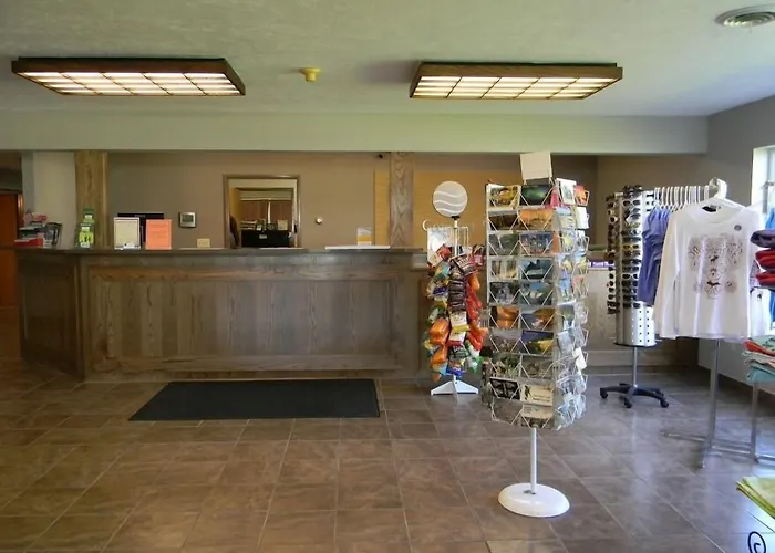 Boarders Inn & Suites By Cobblestone Hotels - Munising