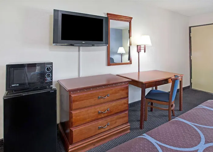Super 8 By Wyndham Suwanee