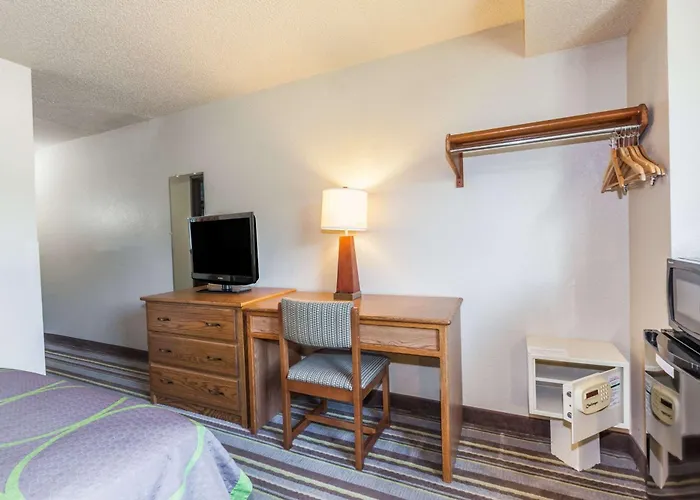 Super 8 By Wyndham Dunbar/Charleston Area