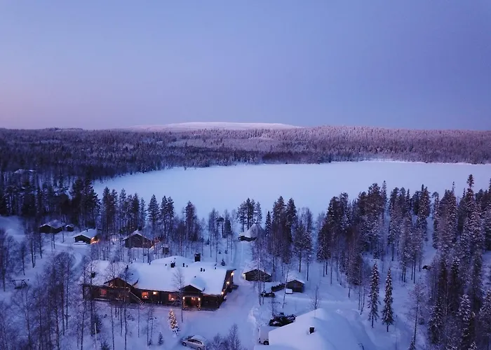 Isokenkäisten Klubi - Wilderness Lodge
