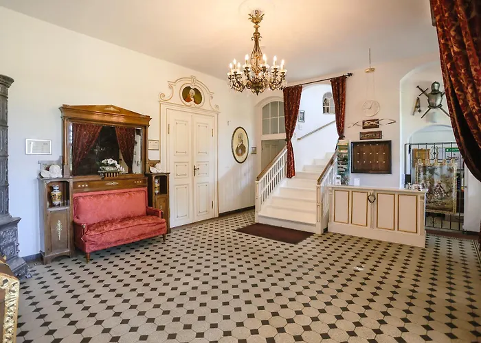 Hotel Schloss Grochwitz (garni)