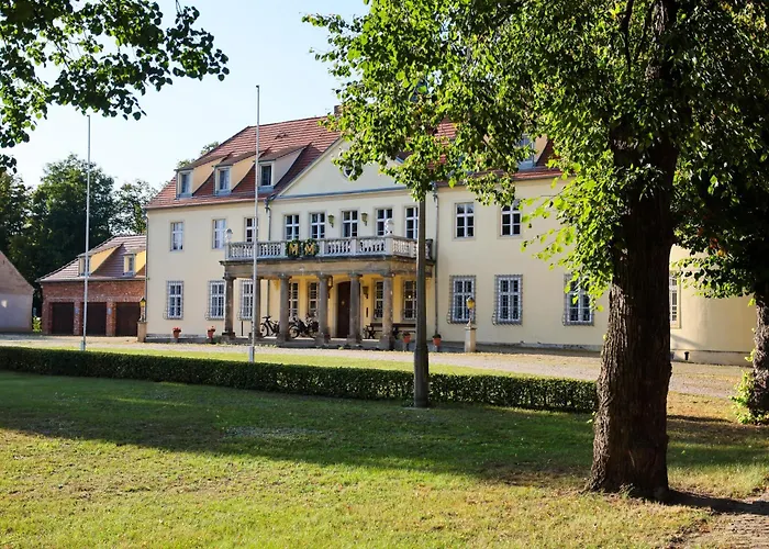 Hotel Schloss Grochwitz (garni)