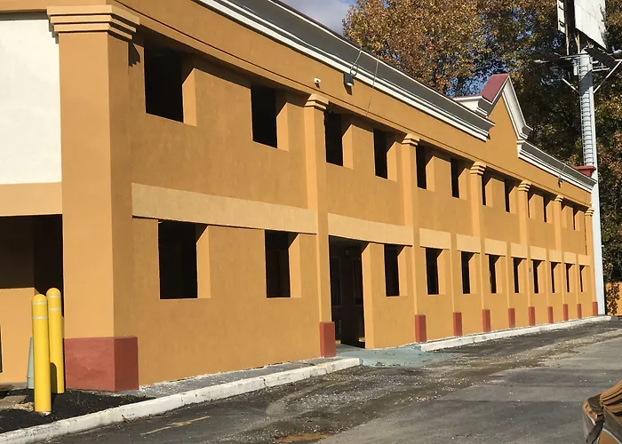 Super 8 By Wyndham Gloucester