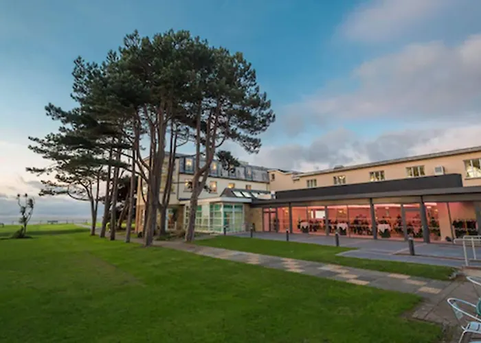 Marine Hotel