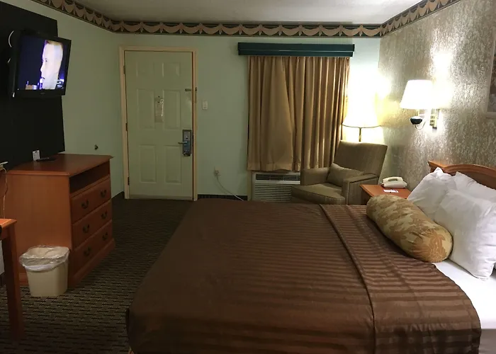 Econo Lodge Inn & Suites Near Lackland Afb